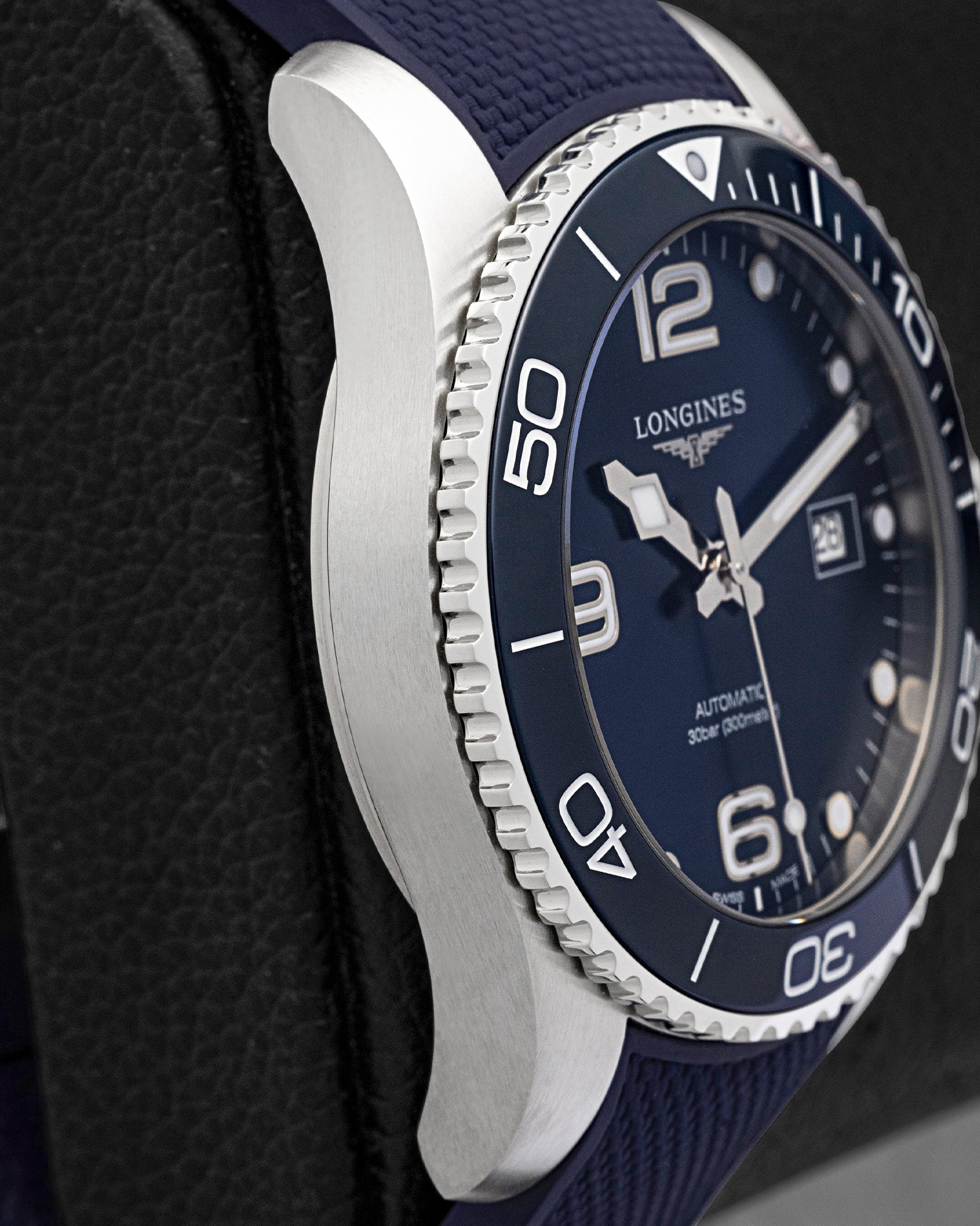 Polished and satin-brushed 41mm stainless steel case side profile of pre owned blue Longines HydroConquest diver watch reference L3.781.4.96.9