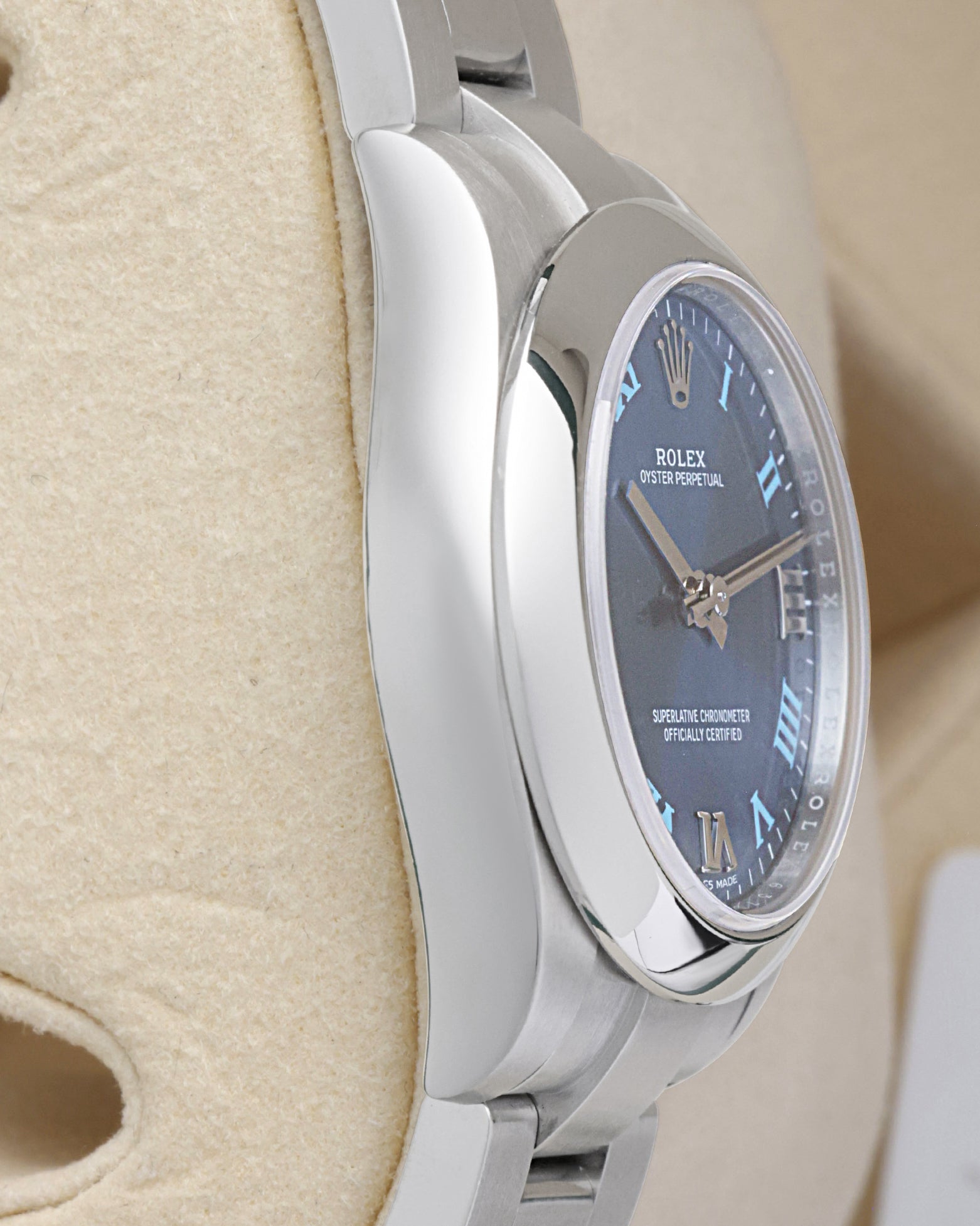 Side profile view of the polished and brushed 904L stainless steel Oyster case on the non-crown side of a Rolex 177200
