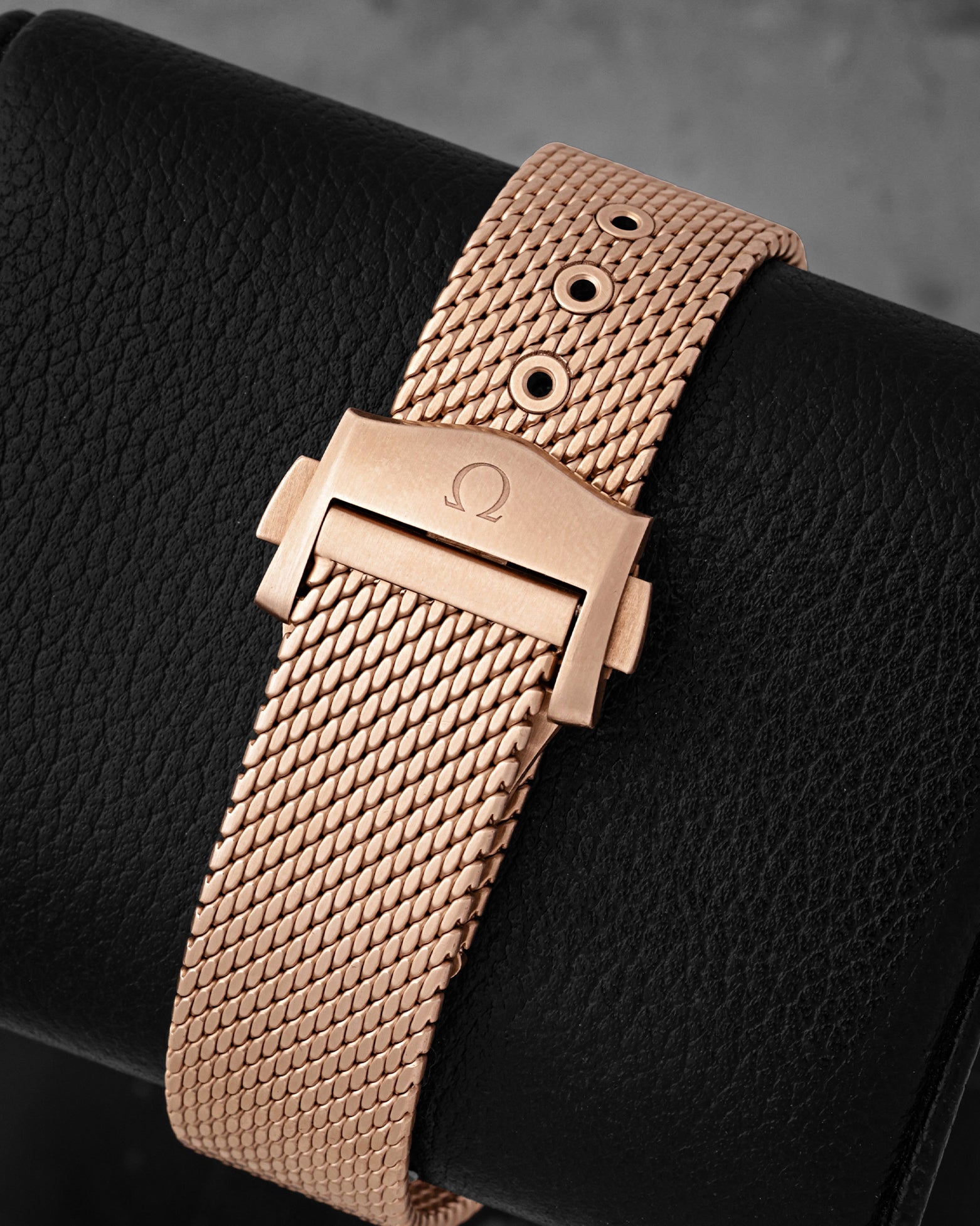 ronze Gold mesh bracelet folding clasp engraved with the Omega logo