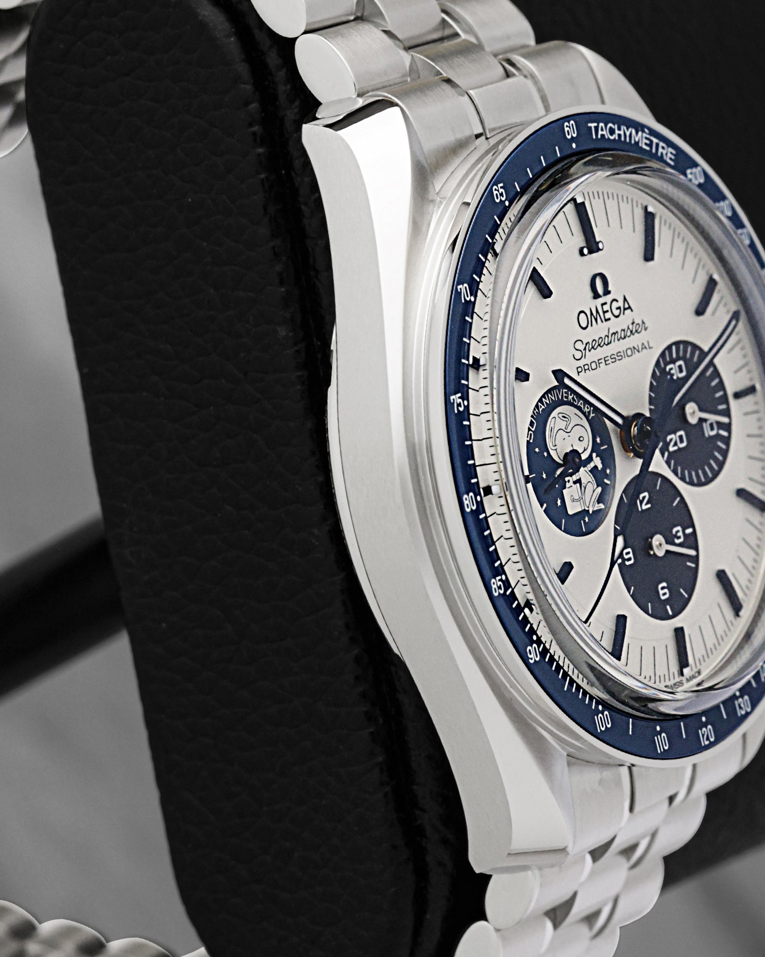 Side profile view of the 42mm stainless steel case for Omega Speedmaster Silver Snoopy Award 310.32.42.50.02.001