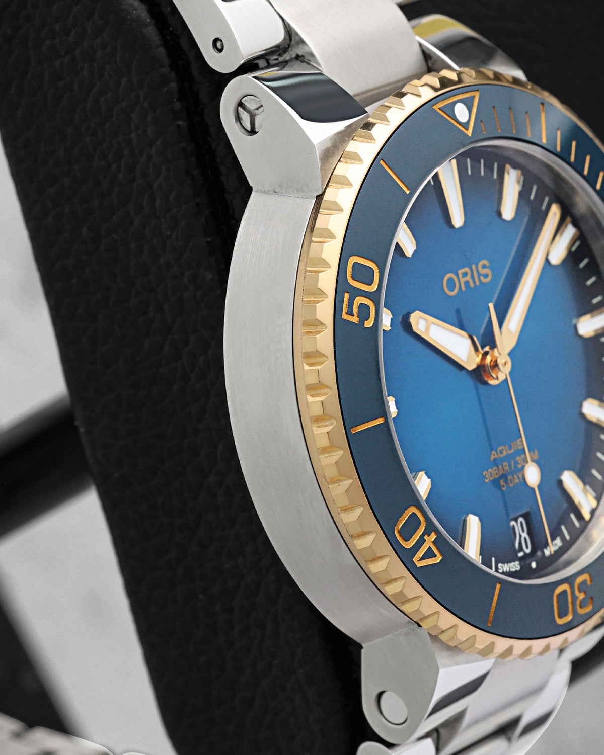 Oris Aquis Date Calibre 400 01 400 7769 6355-07 8 22 09PEB | Noah's Fine Watches & Jewelry