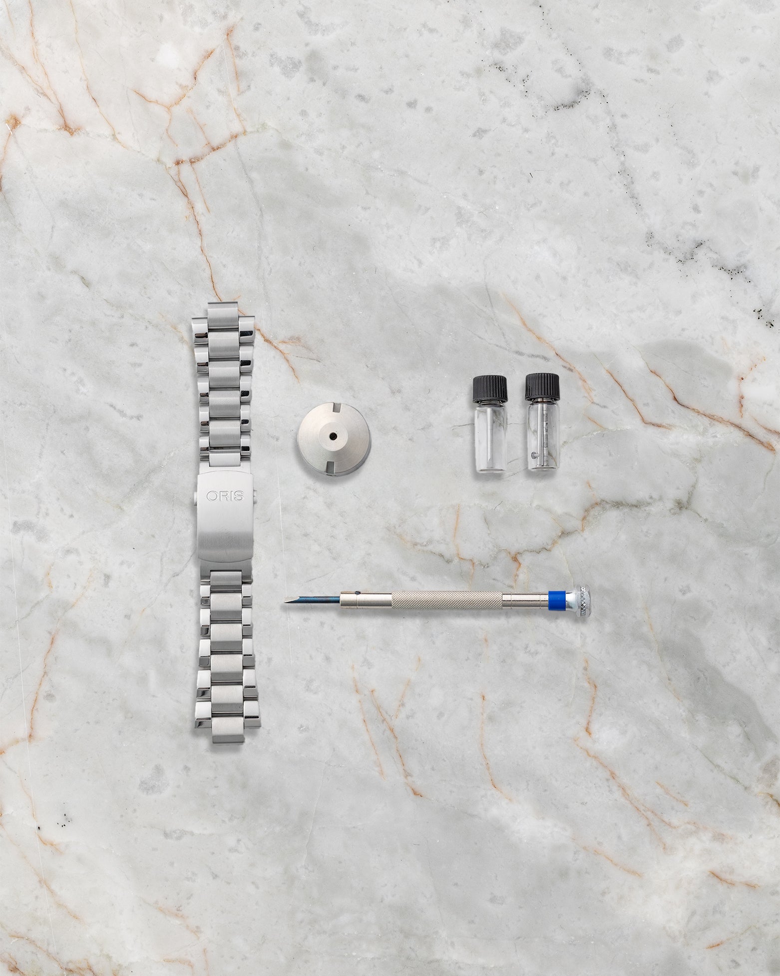 Additional stainless steel bracelet, strap changing tool, and cleaning accessories for the Oris Aquis Depth Gauge 01 733 7675 4154.