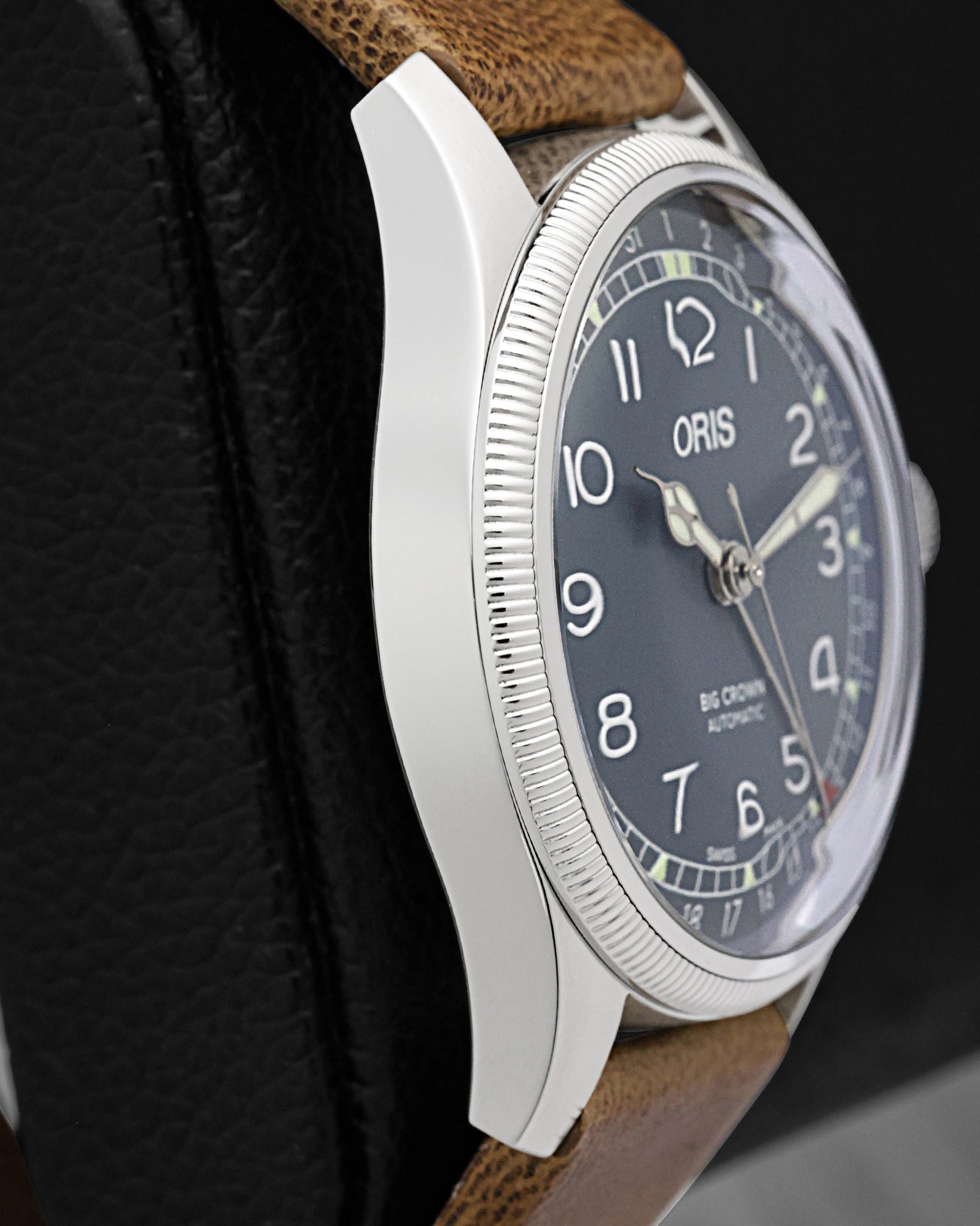 Side profile view of the 40mm stainless steel case for Oris Big Crown Pointer Date 01 754 7785 4065