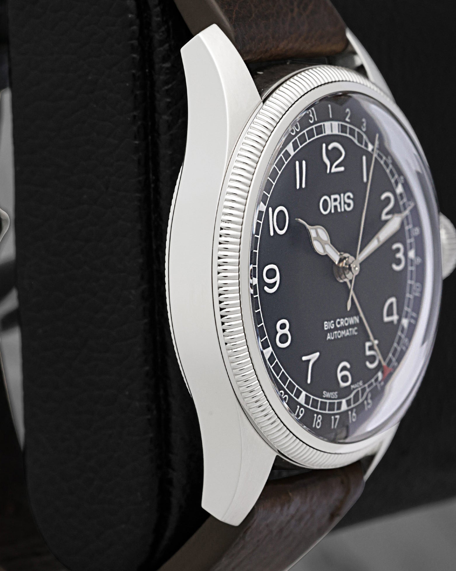 Side profile view of the 40mm stainless steel case for Oris Big Crown Pointer Date Waldenburgerbahn 01 754 7785 4084