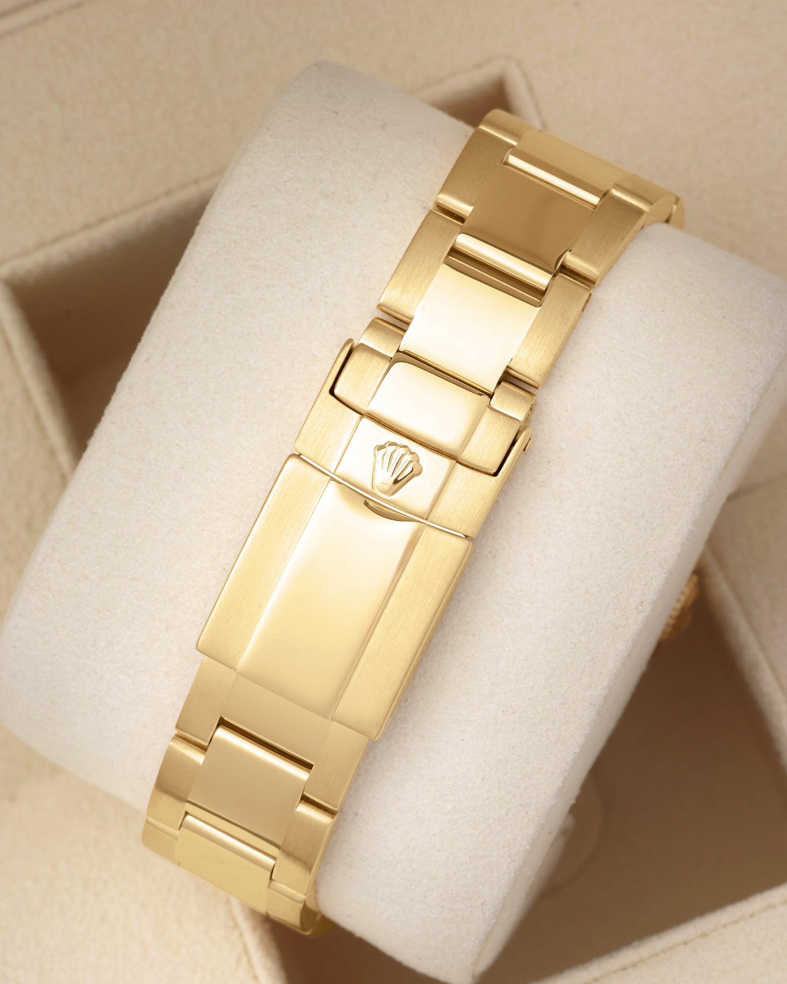 Rear view of the solid 18k yellow gold Rolex Oyster watch bracelet highlighting the flipping safety Oysterlock folding clasp closure