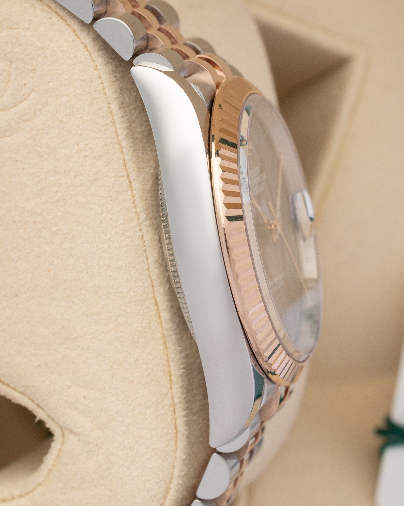 Left-side macro profile view showcasing the mirror-polished finish across the Oystersteel caseband wall and the clean integrated curve of the professional lugs
