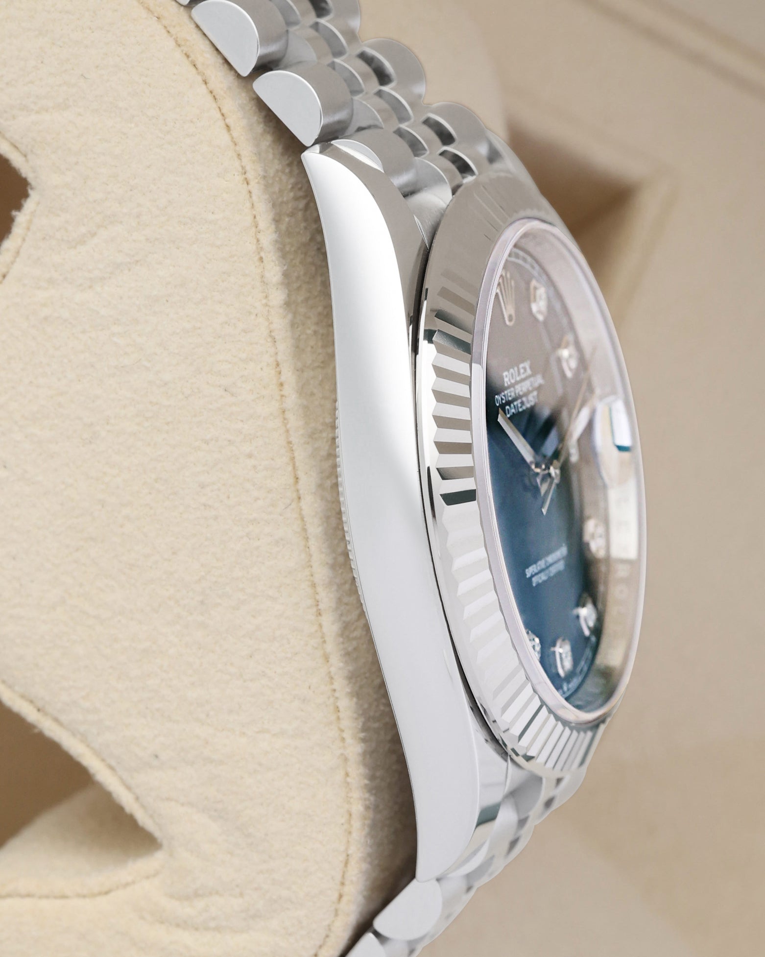 Left side case profile showcasing the elegant curves and high-polish finish of the 41mm Rolex Datejust 126334