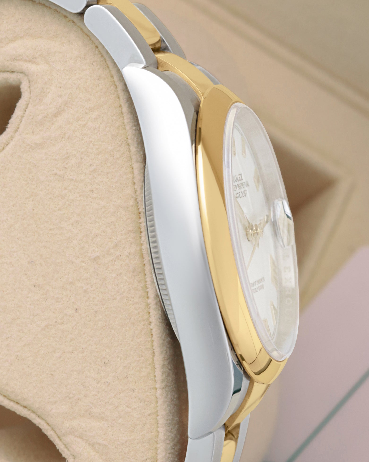 Side profile view of the 36mm Oystersteel and 18k yellow gold case for Rolex Datejust 126203