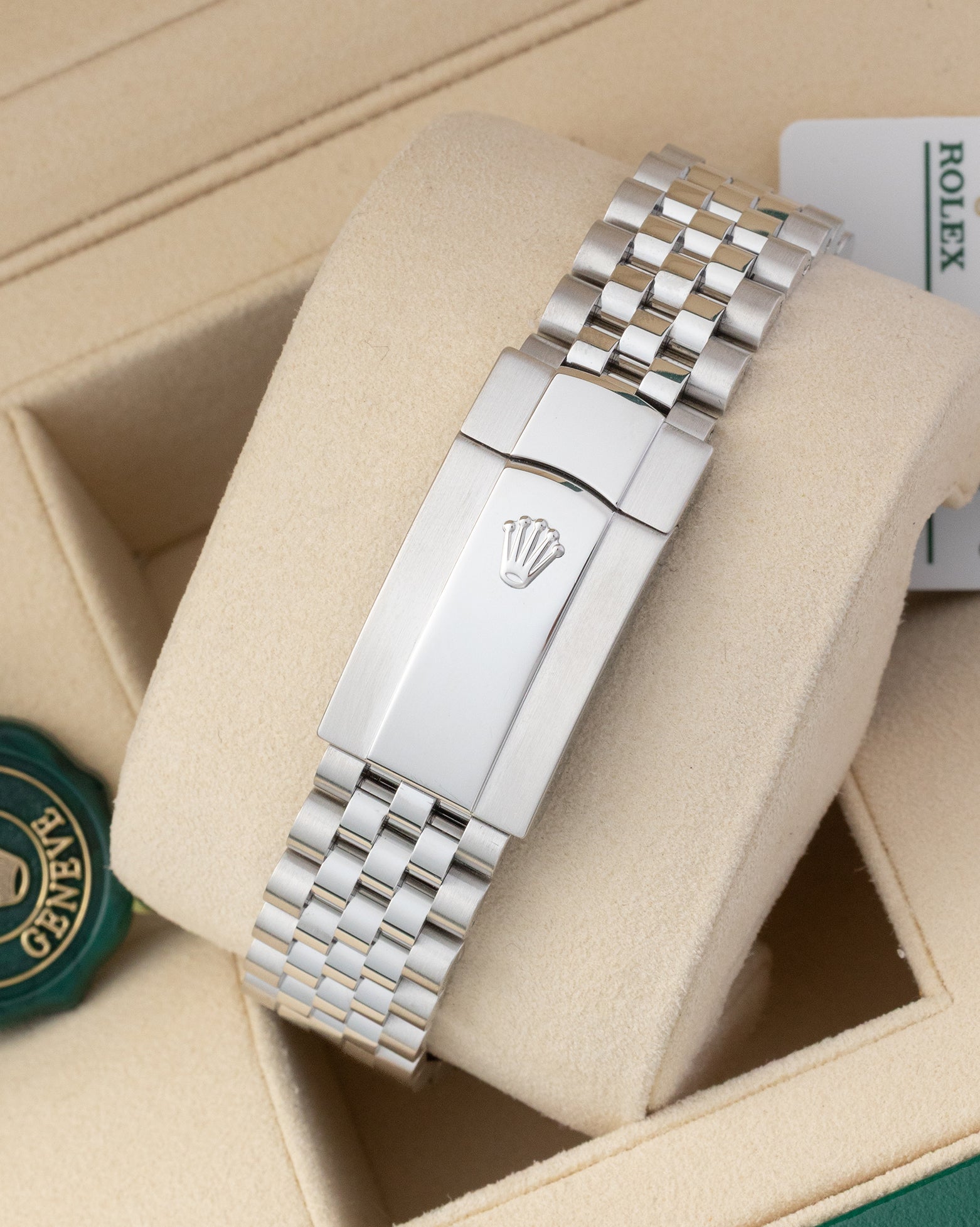 Stainless steel Jubilee bracelet and Oysterclasp closure on pre-owned Rolex Datejust 41