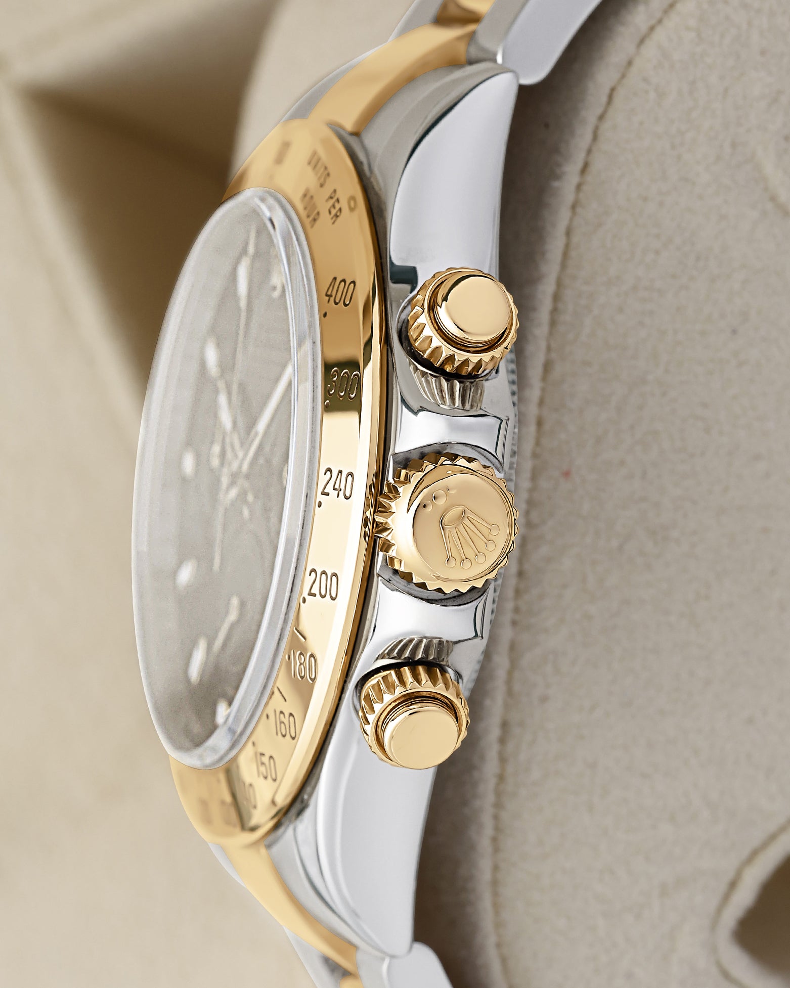 Two-tone case profile view showcasing the 18k yellow gold screw-down chronograph pushers and winding crown on a 40mm Rolex Daytona 116523