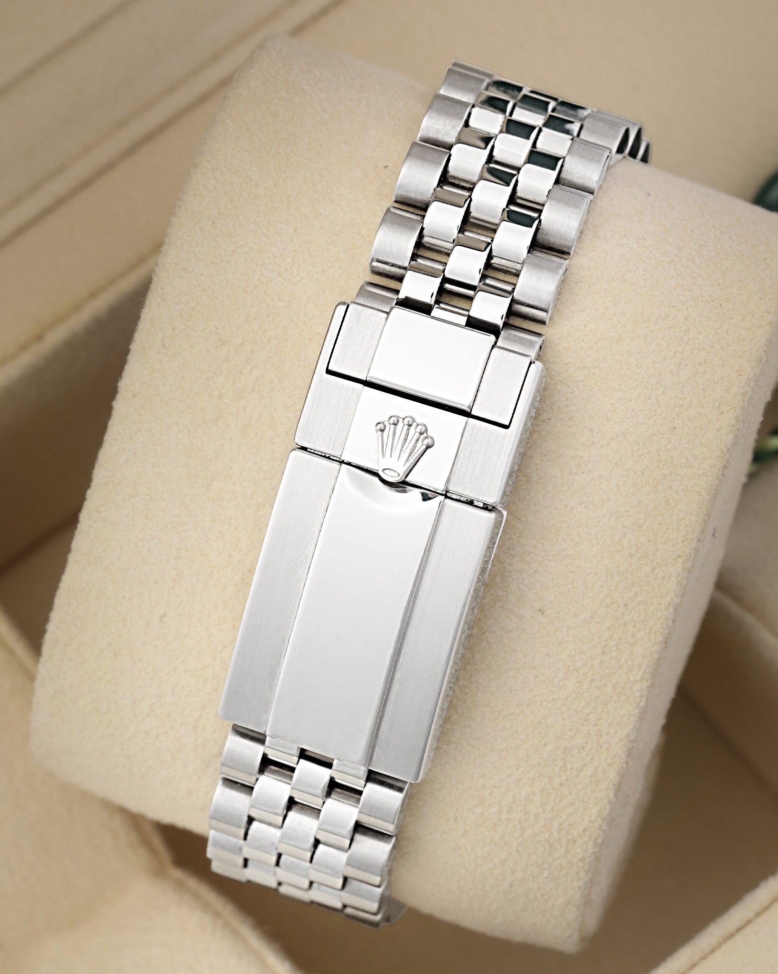 Rear perspective of the brushed and polished steel Jubilee bracelet secured by the folding Oysterlock safety clasp with an Easylink comfort extension