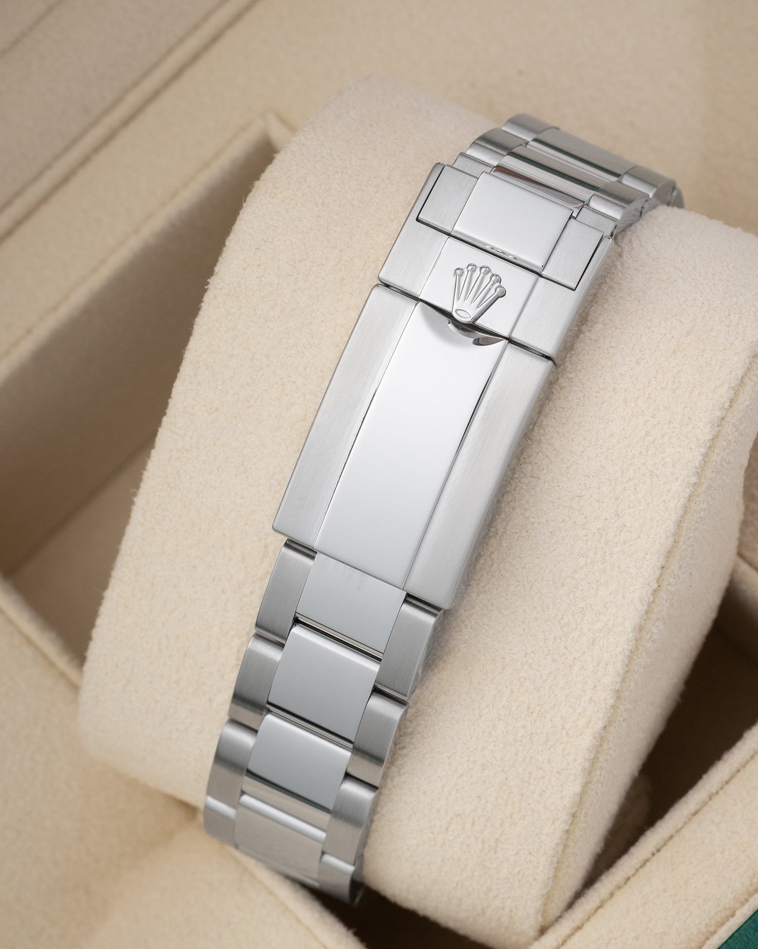 Back view showing the stainless steel Oysterlock safety clasp with Easylink 5mm comfort extension link on a 2013 Rolex GMT-Master II 116710LN