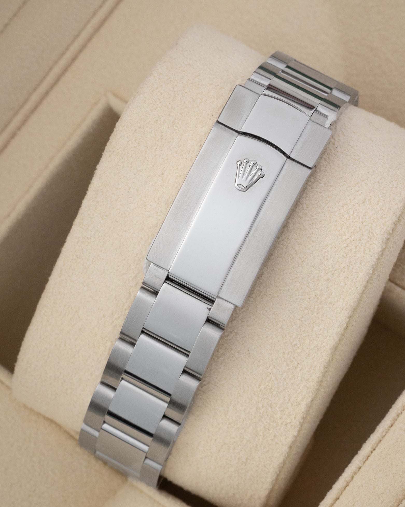 Back view showing the stainless steel Oysterlock clasp with Easylink 5mm comfort extension link on a 2019 Rolex Milgauss 116400GV