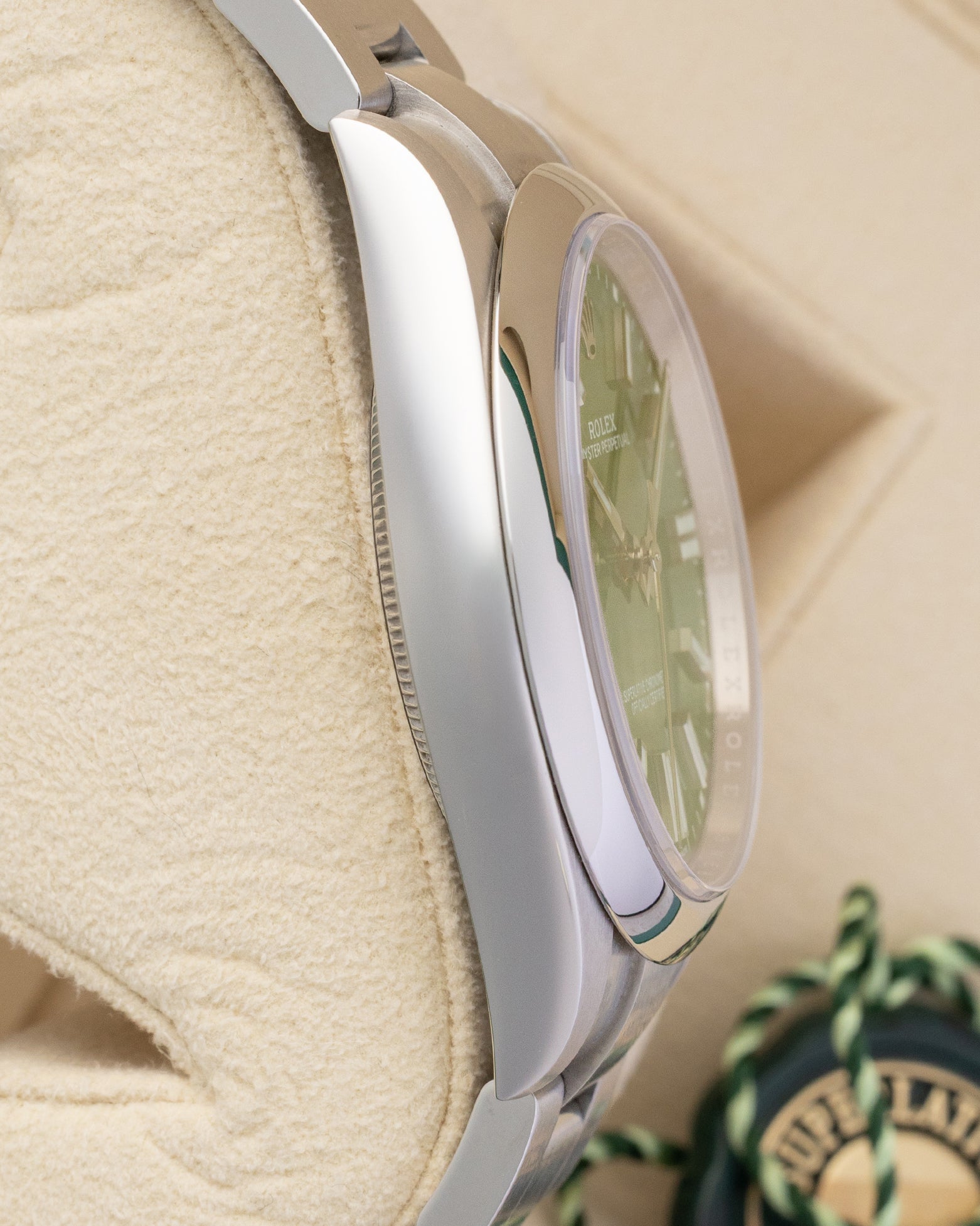 Polished Oystersteel case side view of pre-owned Rolex Oyster Perpetual 41 ref 124300