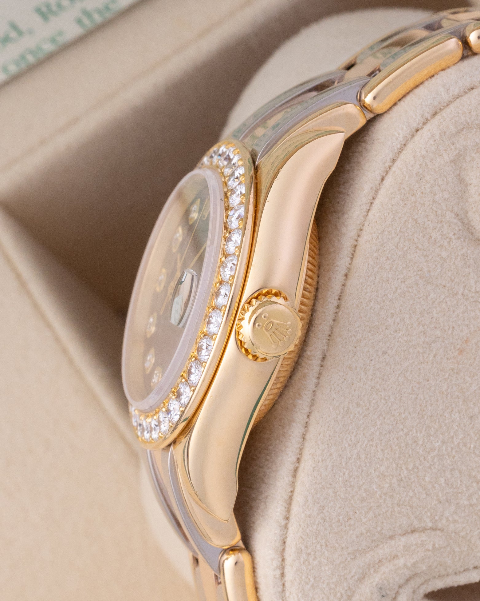 ide profile view of 18k yellow gold case, diamond bezel, and winding crown on pre-owned Rolex Pearlmaster 80298