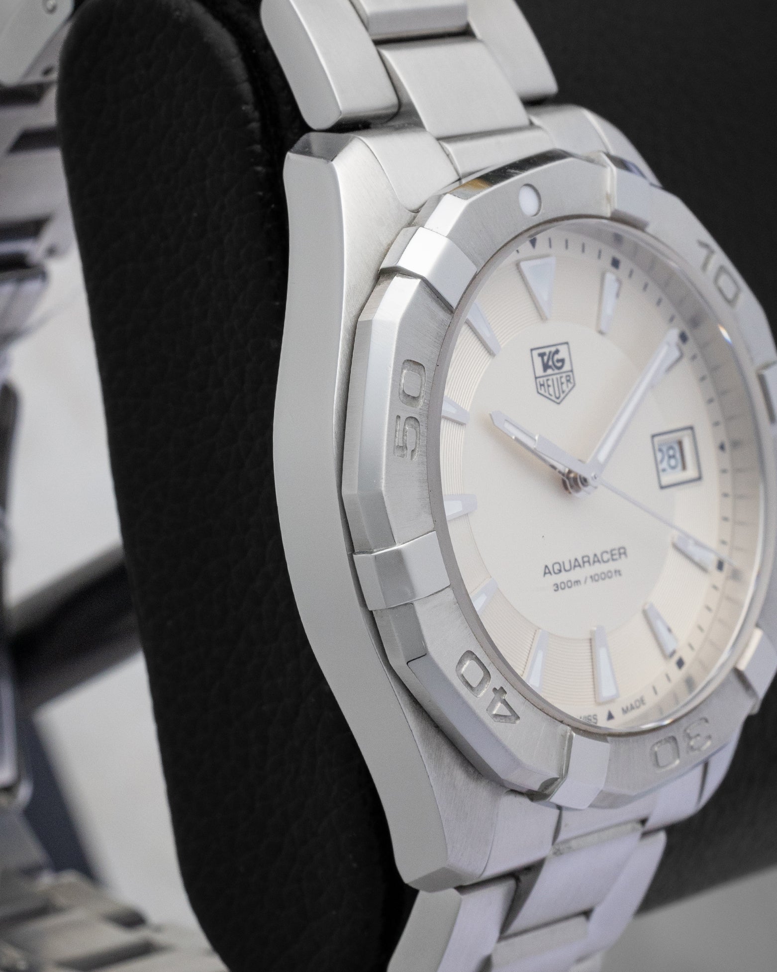 Left side case profile showcasing the polished and fine-brushed stainless steel finish of the 41mm TAG Heuer Aquaracer