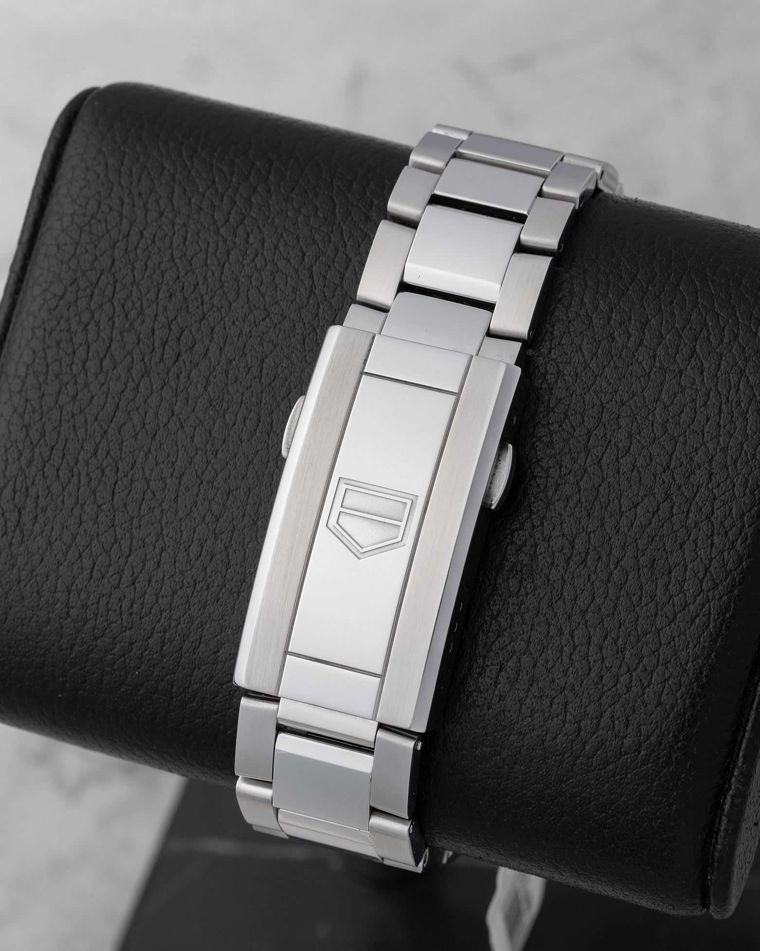 Rear view of the brushed three-link BA0627 stainless steel bracelet featuring the folding deployment clasp with integrated diver extension comfort link