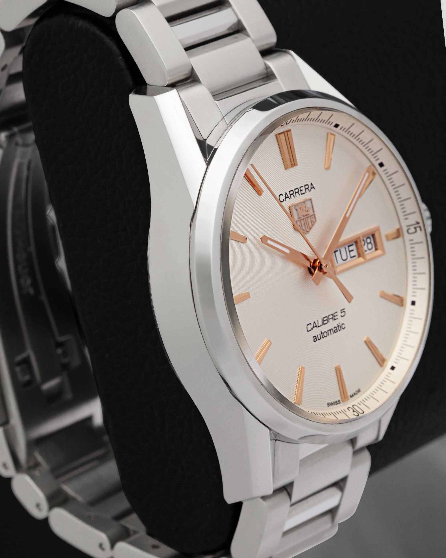 Left-side macro profile view showcasing the fine satin-brushed finish across the caseband wall and the signature sharp, faceted Carrera angular lugs