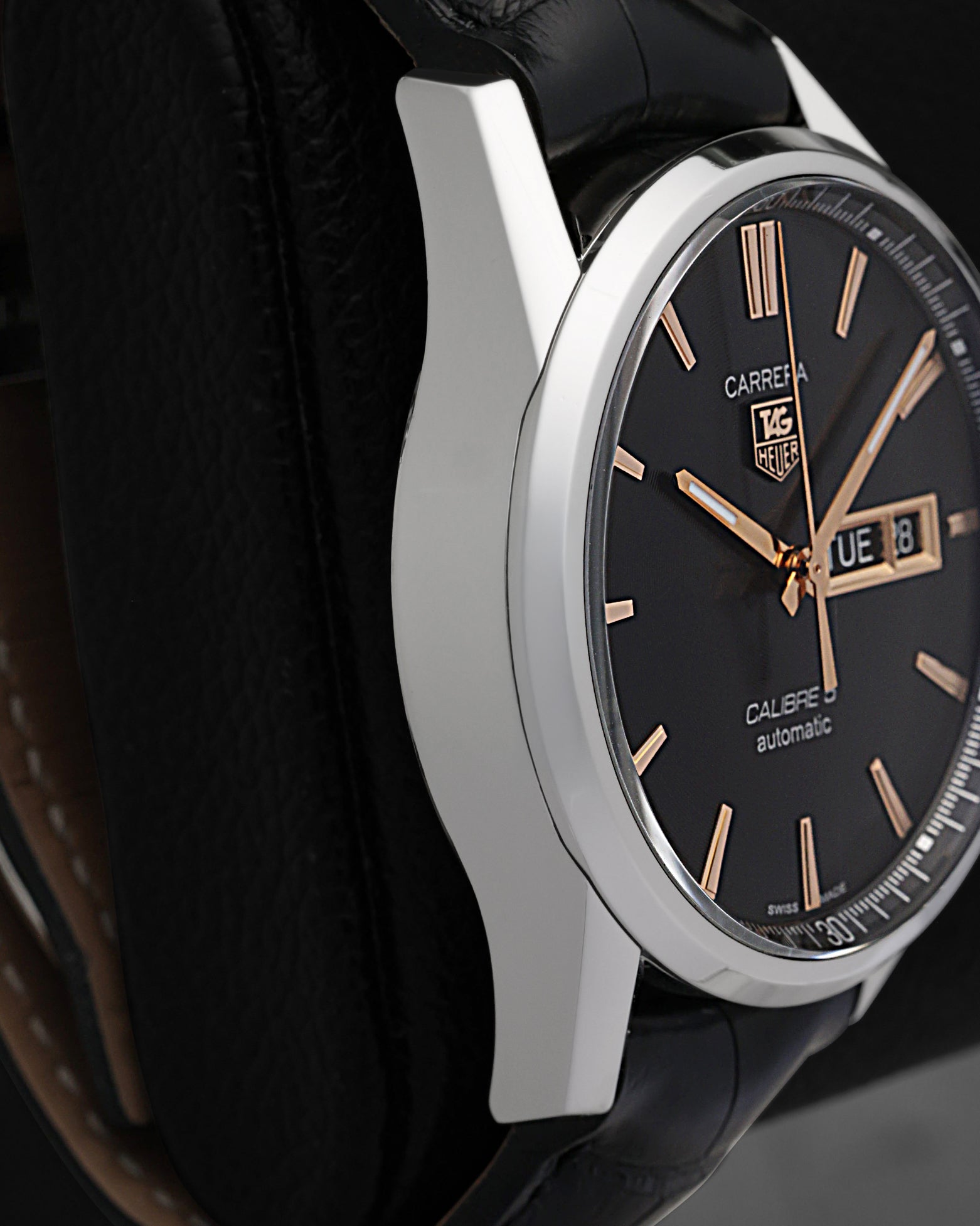 Left side profile of the stainless steel watch chassis highlighting the fine satin-brushed case band finishing and the elegant, ergonomic signature Carrera H-shaped lugs