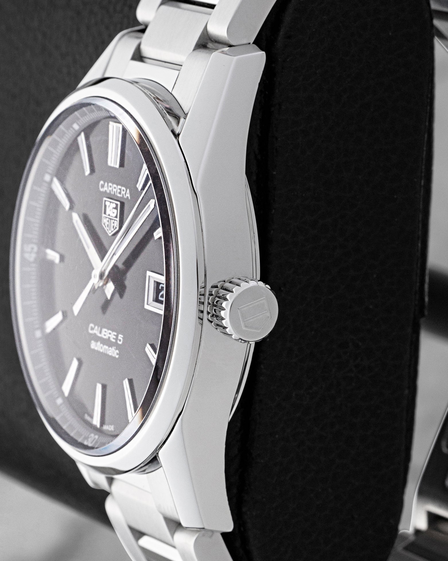 Side profile view of 39mm stainless steel case and TAG Heuer logo crown on Carrera reference WAR211A.BA0782