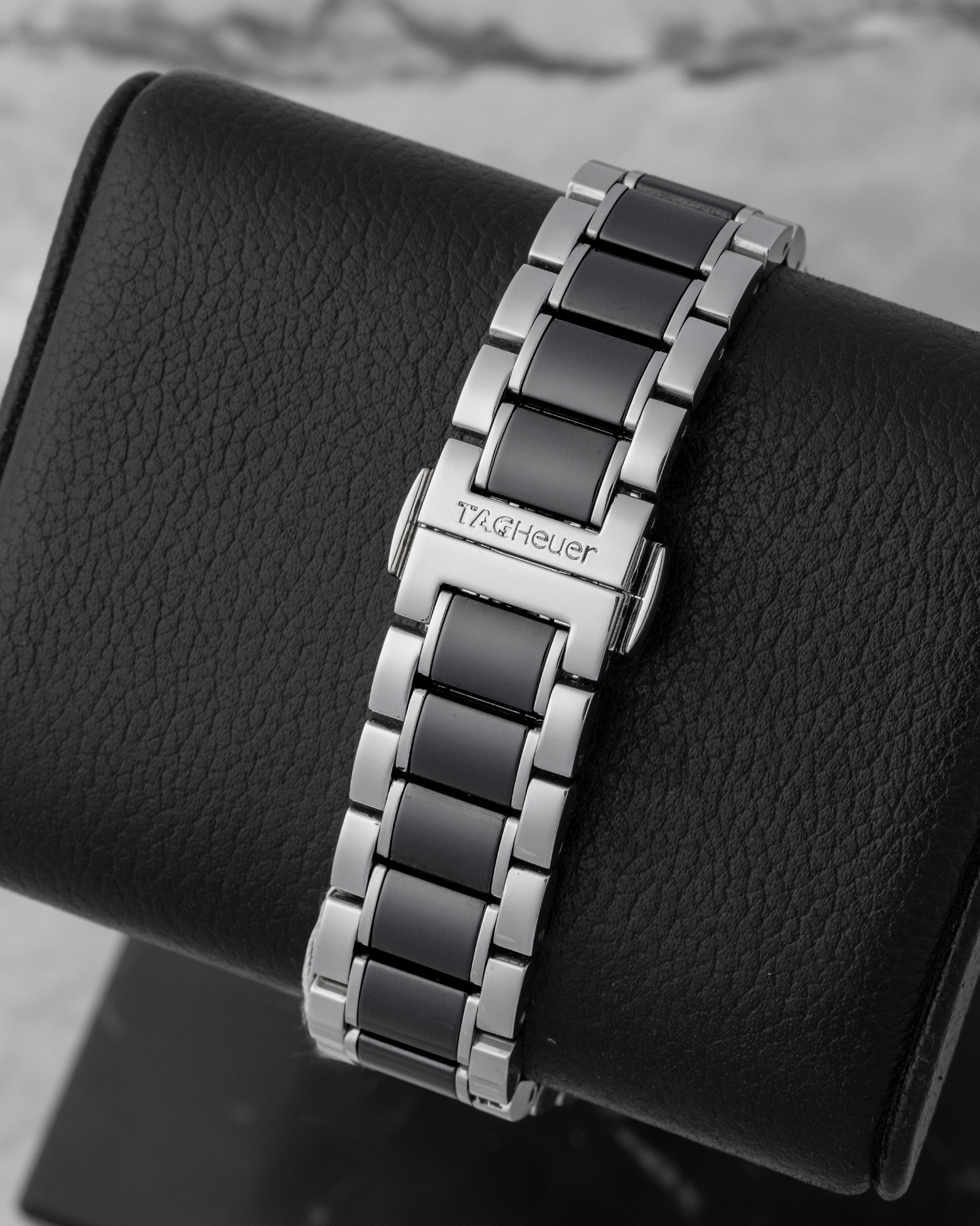 Rear view of the signature BA0862 multi-link bracelet displaying the seamless integration of steel side links and polished black ceramic center inserts