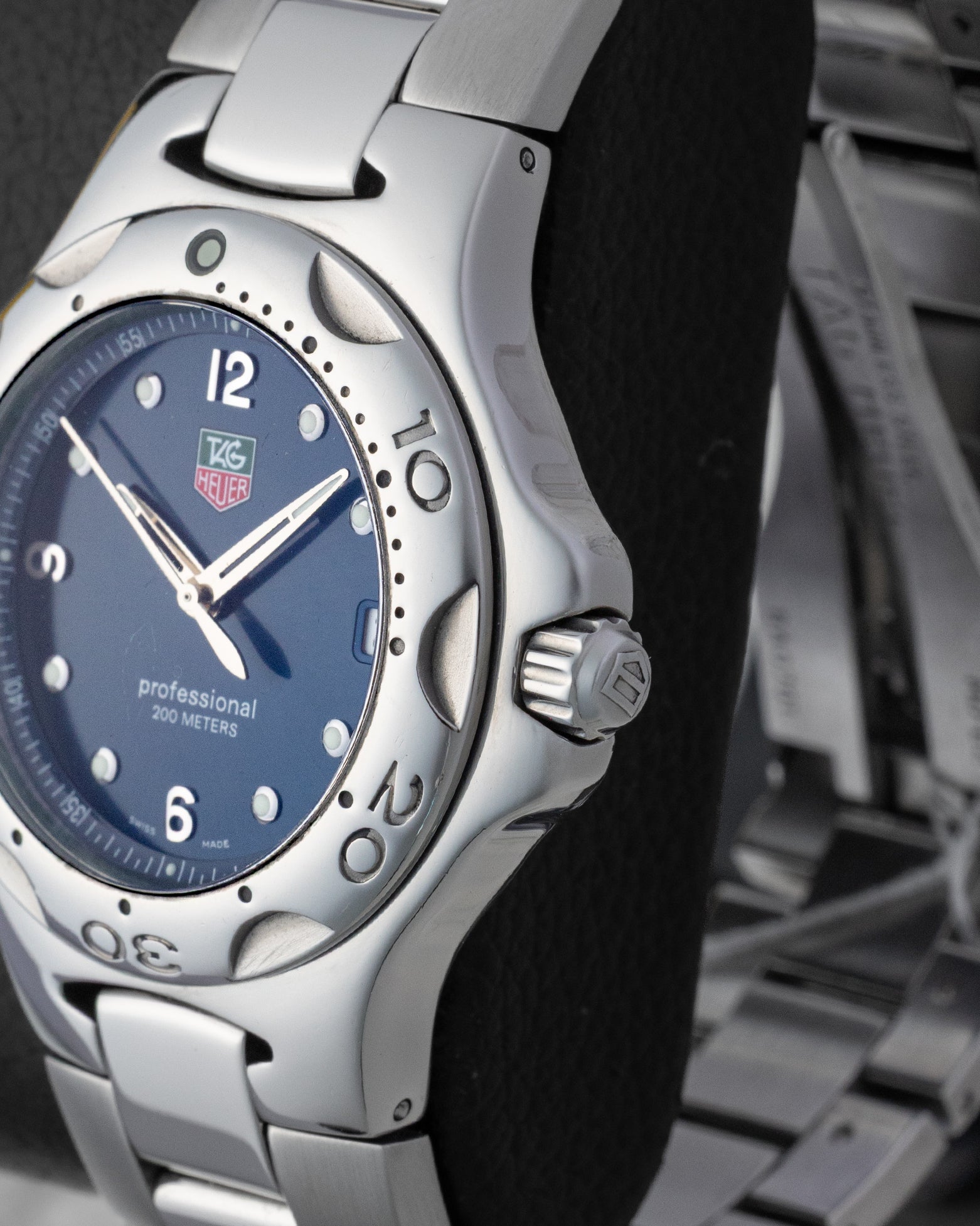 Right side profile view highlighting the unique integrated screw-down crown and unidirectional rotating steel bezel on a TAG Heuer Kirium