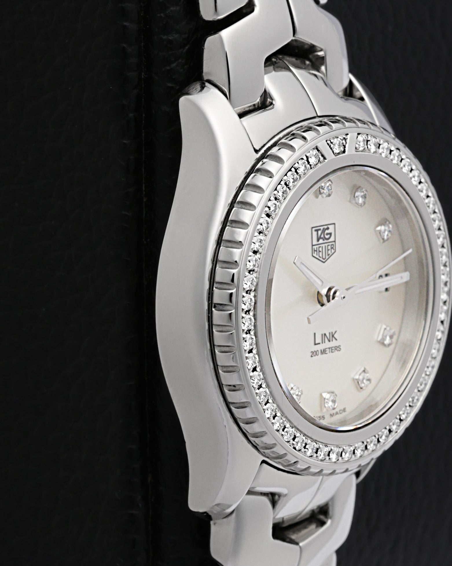 Left-side macro profile view showcasing the seamless, mirror-polished fluid transition from the stainless steel case side into the integrated signature S-link bracelet connection