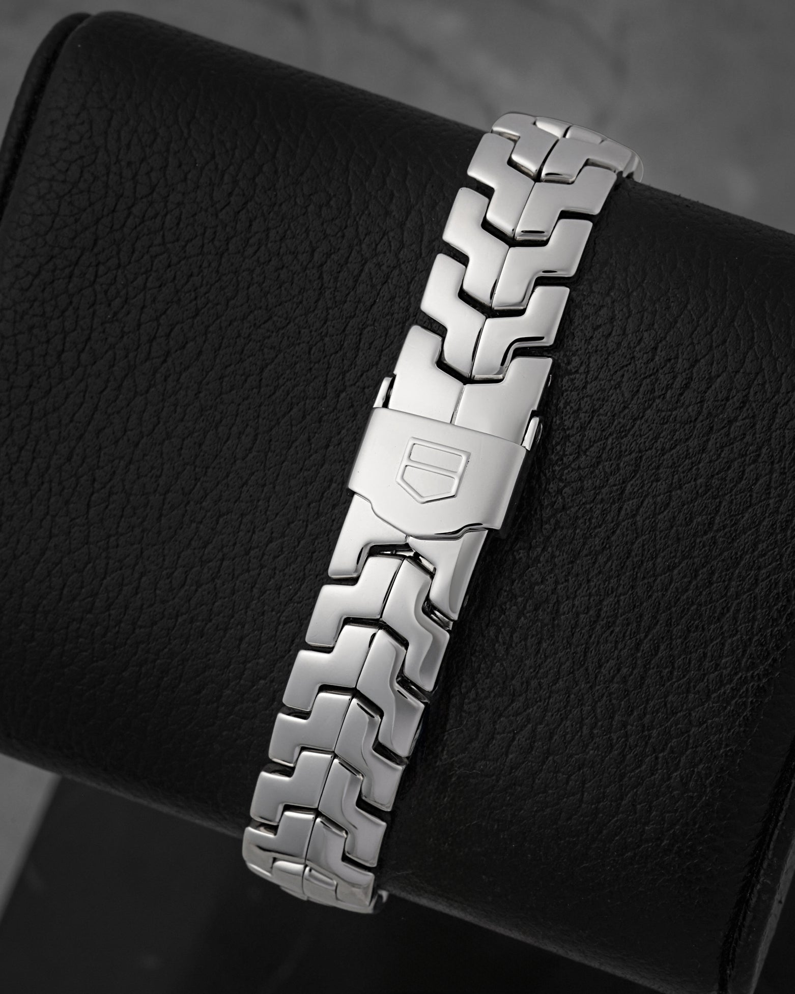 A rear view of the iconic ergonomic S-shaped metal link bracelet emphasizing the completely flush closure of the hidden bi-fold safety deployment clasp