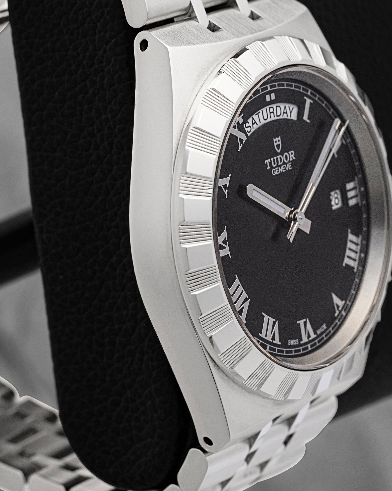 Polished and satin-finished 41mm stainless steel case side profile of pre-owned Tudor Royal Day-Date reference M28600