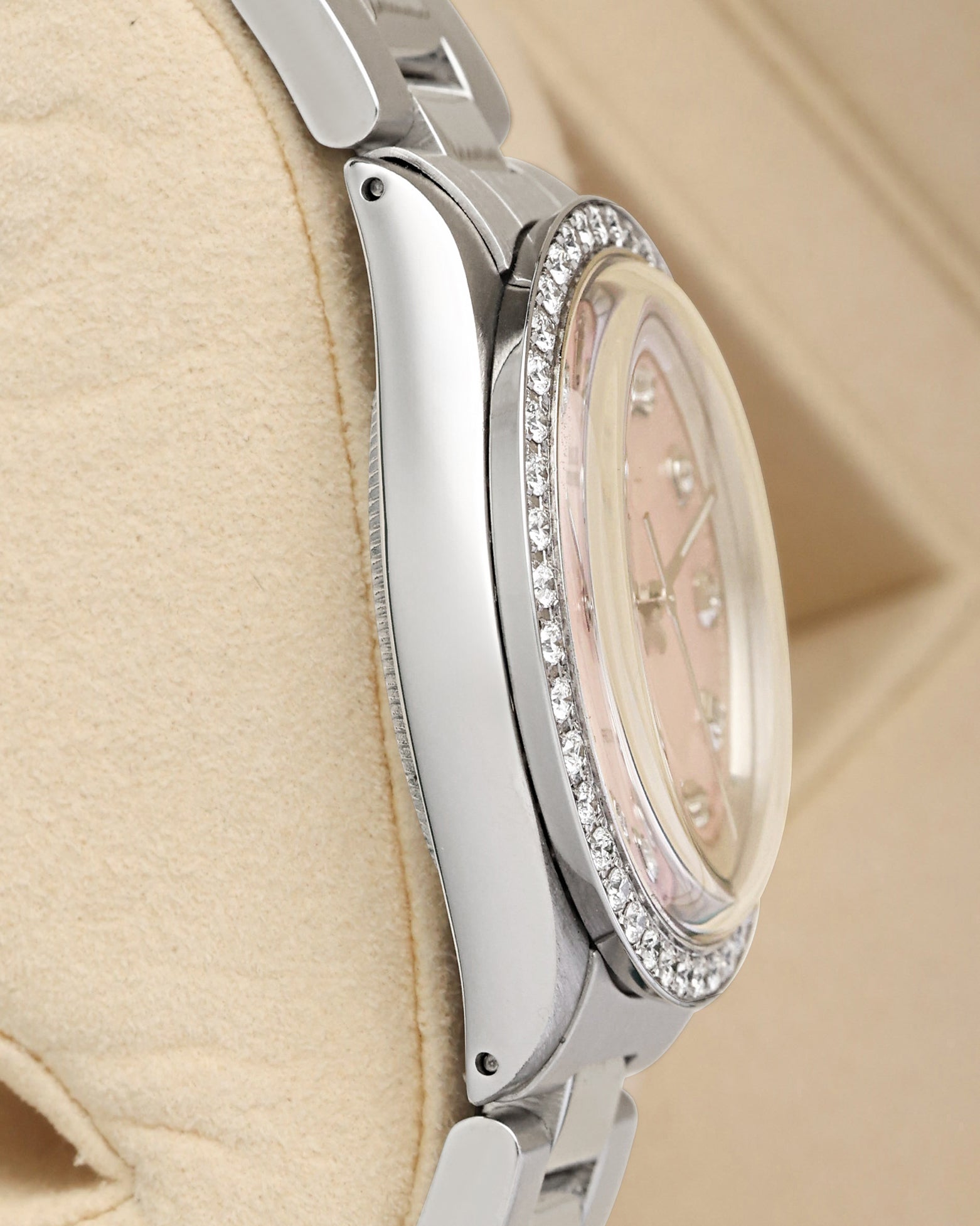Left-side macro profile view showcasing the mirror-polished stainless steel case band wall and the classic curved silhouette of the integrated vintage lugs